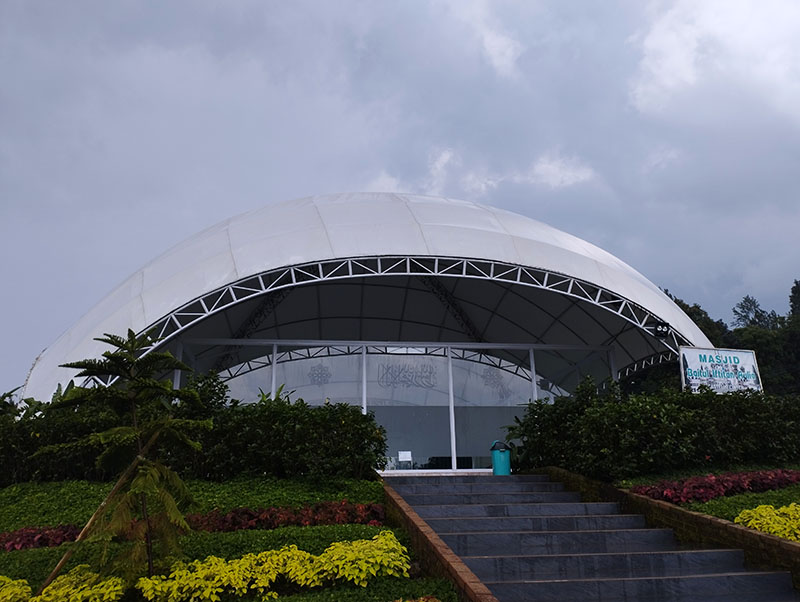 Aplikasi tenda membrane di masjid DeCastello Subang